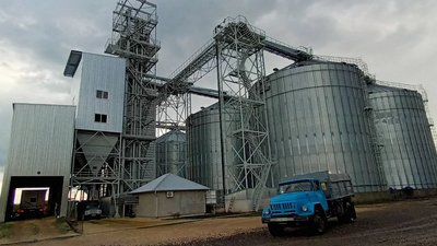 У громаді на Тернопільщині не спішать продавати пшеницю нового врожаю У громаді на Тернопільщині не спішать продавати пшеницю нового врожаю