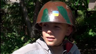 Діти облаштували власний "блокпост" на Київщині. СУСПІЛЬНЕ | ЛЮДИ