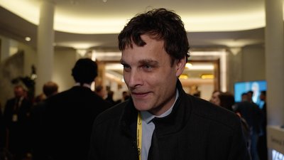 Рікард Йозвяк у кулуалах Мюнхенській безпековій конференції