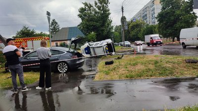 ДТП з поліцейським авто у Черкасах: троє травмованих в лікарні