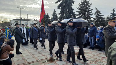 На Житомирщині прощаються з військовослужбовцем Ігорем Тичиною, який загинув від кулі снайпера На Житомирщині прощаються з військовослужбовцем Ігорем Тичиною, який загинув від кулі снайпера