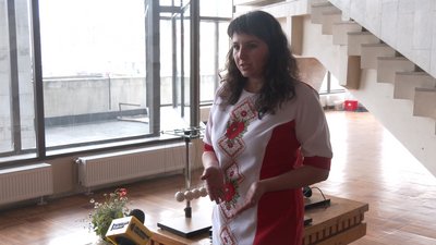 Керівниця гуртка у Центрі освітніх інновацій Мар'яна Ганчак розповідає про рослини Керівниця гуртка у Центрі освітніх інновацій Мар'яна Ганчак розповідає про рослини