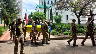 Сумчани провели в останню путь загиблого захисника України Олександра Оніщенка Сумчани провели в останню путь загиблого захисника України Олександра Оніщенка