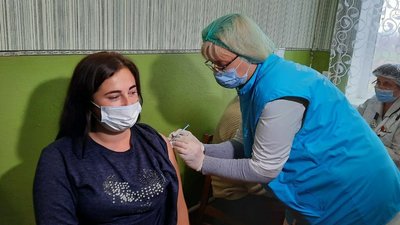 У Новоукраїнському районі вакцинують від COVID-19 жителів сіл. Скількох щепили у Захарівці