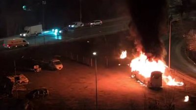 Автобус, який загорівся на стоянці у Львові