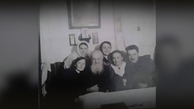 Ліжко та дерев'яні стільці ХХ століття, вишиті рушники: як чернігівець перетворює сторічний будинок у музей Ліжко та дерев'яні стільці ХХ століття, вишиті рушники: як чернігівець перетворює сторічний будинок у музей