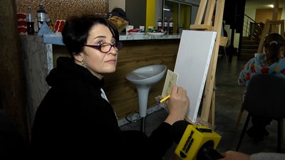 Мистецтво як ліки: для сімей військовослужбовців в Житомирі провели заняття з арттерапії Мистецтво як ліки: для сімей військовослужбовців в Житомирі провели заняття з арттерапії
