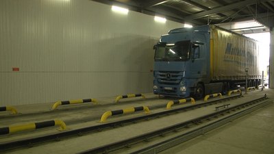 Як на буковинській митниці працює сканер автоматичної перевірки вантажів (ВІДЕО)