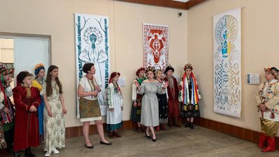 У Тернополі презентували сім двометрових панно-витинанок У Тернополі презентували сім двометрових панно-витинанок