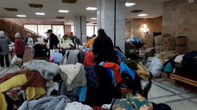Одяг у центрі сортують, 31 жовтня 2023, Хмельницький Одяг у центрі сортують, 31 жовтня 2023, Хмельницький