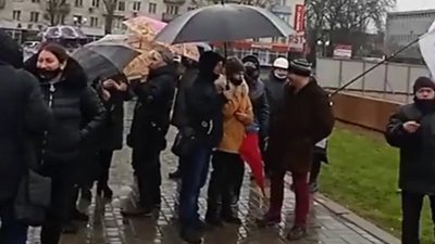 У Херсоні підприємці мітингували проти посиленого карантину У Херсоні підприємці мітингували проти посиленого карантину