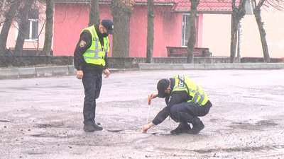 "Яма глибиною 17 сантиметрів": на Вінниччині триває перевірка доріг