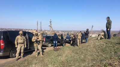 На Донеччині на хабарях від "ДНР" затримали двох співробітників СБУ
