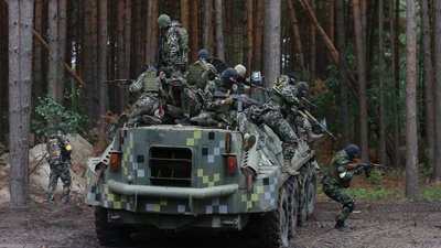 Щоб зупинити росіян, Україні потрібно стільки ж зброї, скільки вона вже отримала — аналітик Том Купер