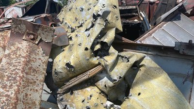 Знищені гаражі. Миколаївці підраховують збитки від влучання російської ракети