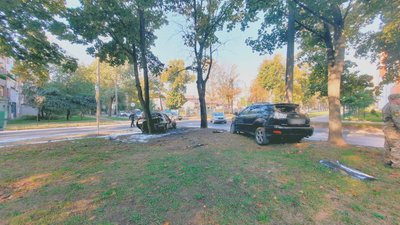 У Харкові внаслідок ДТП загорілася автівка: є травмований У Харкові внаслідок ДТП загорілася автівка: є травмований