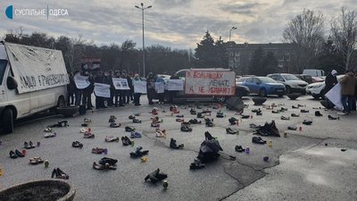 Мітинг біля Одеської ОДА. Люди вимагали перевірок у медичних закладах