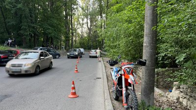 У Тернополі в ДТП травмувався мотоцикліст