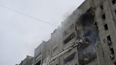 У Харкові російська ракета влучила у житлову багатоповерхівку, є поранені та загиблі 