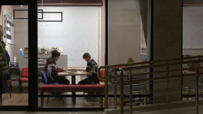 Картки, кубики та фішки: черкаський школяр винайшов настільну гру Картки, кубики та фішки: черкаський школяр винайшов настільну гру