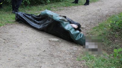 Вбив хлопця знайомої та сам на ній одружився: в Житомирі оголосили про підозру 46-річному чоловіку Вбив хлопця знайомої та сам на ній одружився: в Житомирі оголосили про підозру 46-річному чоловіку
