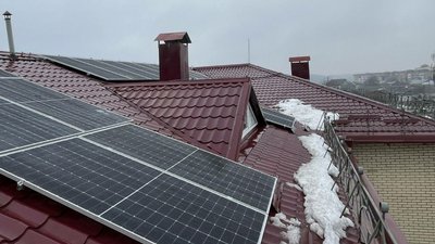 На даху міського ліцею Звягеля на Житомирщині запрацювала сонячна електростанція На даху міського ліцею Звягеля на Житомирщині запрацювала сонячна електростанція