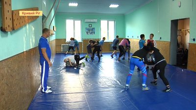 Чемпіонками повернулися з Києва борчині із Кривого Рогу