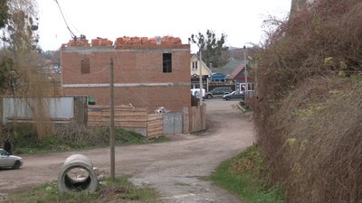 На Рівненщині забудовують національну пам'ятку. У ДАБІ кажуть – руки зв'язані На Рівненщині забудовують національну пам'ятку. У ДАБІ кажуть – руки зв'язані