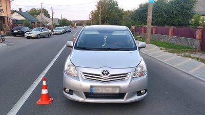На Житомирщині автомобіль збив восьмирічну дівчинку – дитину госпіталізували