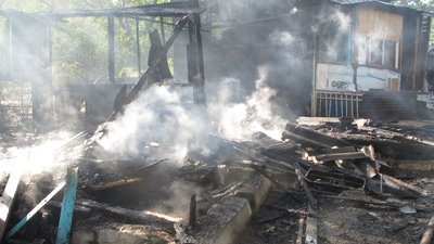 Пожежа на пляжі в Одесі: вогонь знищив два будинки Пожежа на пляжі в Одесі: вогонь знищив два будинки