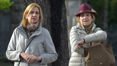 Сестер короля Іспанії звинувачують у достроковій вакцинації під час візиту до ОАЕ