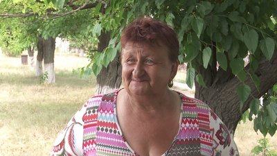 "Нормальне" життя для воєнного часу. Як живуть і працюють під "Градами" люди в селі на Криворіжжі "Нормальне" життя для воєнного часу. Як живуть і працюють під "Градами" люди в селі на Криворіжжі