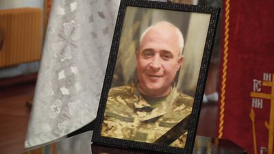 Загинув на Херсонщині: у Житомирі попрощалися з 44-річним військовослужбовцем Олексієм Близнюком
