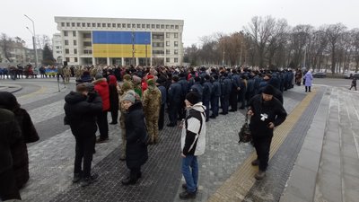 «Ми разом і непереможні»: у Полтаві в День єднання підняли державний прапор «Ми разом і непереможні»: у Полтаві в День єднання підняли державний прапор