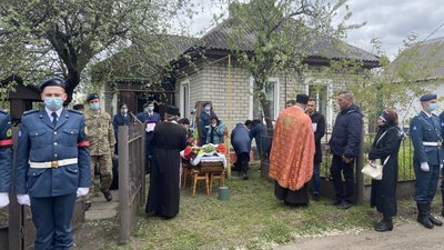 На Полтавщині прощаються із Віктором Городніченком, який помер після поранення на Донеччині На Полтавщині прощаються із Віктором Городніченком, який помер після поранення на Донеччині