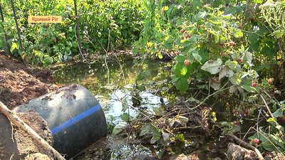 «Вирує вода просто з-під землі». Біля будинку в Кривому Розі через порив водогону утворилось озеро «Вирує вода просто з-під землі». Біля будинку в Кривому Розі через порив водогону утворилось озеро