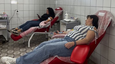 Ваша кров воює: у Мукачеві провели виїзний забір крові