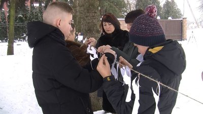 Під Луцьком – "тиха" акція з паперовими ангелами Під Луцьком – "тиха" акція з паперовими ангелами