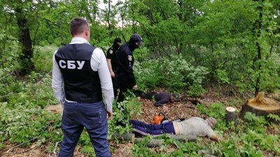 На Дніпропетровщині поліціянти викрили групу "чорних лісорубів" На Дніпропетровщині поліціянти викрили групу "чорних лісорубів"