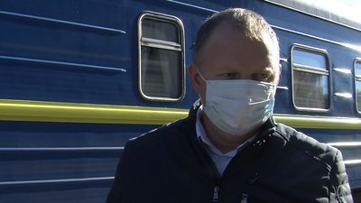 На вокзалі у Луцьку двоє пасажирів без COVID-сертифікатів відмовилися залишати вагон На вокзалі у Луцьку двоє пасажирів без COVID-сертифікатів відмовилися залишати вагон