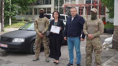 Правоохоронці Тернопільщини отримали автомобіль від благодійного фонду