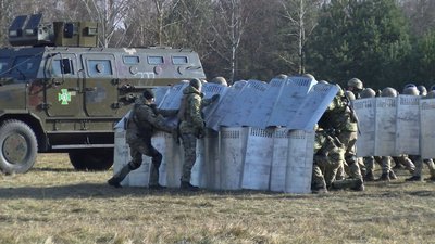 Спецтехніка і місцеві жителі у ролі мігрантів: як відбуваються навчання на Волині Спецтехніка і місцеві жителі у ролі мігрантів: як відбуваються навчання на Волині