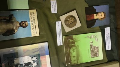 У Тернополі відкрили виставку фалеристики й порцеляни на честь Лесі Українки