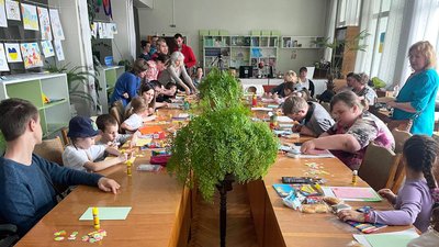 У Черкасах проводять інклюзивні творчі заняття для дітей з інвалідністю та переселенців У Черкасах проводять інклюзивні творчі заняття для дітей з інвалідністю та переселенців