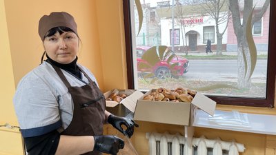 "Вони захищають нас і ризикують заради нас": як у Полтаві волонтери привітали бійців до Дня ЗСУ "Вони захищають нас і ризикують заради нас": як у Полтаві волонтери привітали бійців до Дня ЗСУ