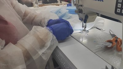 5 швейних підприємств у Львові шиють захисні костюми та маски 5 швейних підприємств у Львові шиють захисні костюми та маски