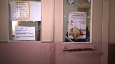 Харків'янка, дитину якої травмували шкільні двері, звинувачує заклад у халатності