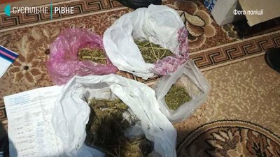 Рівненщина: двох наркозалежних підозрюють у збуті наркотиків Рівненщина: двох наркозалежних підозрюють у збуті наркотиків