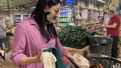 Обмежене використання пластику: у що пакують продукти закарпатці
