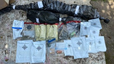 У Черкасах чоловік зберігав вдома гранату, тротилову шашку та наркотики, поліцейські його викрили У Черкасах чоловік зберігав вдома гранату, тротилову шашку та наркотики, поліцейські його викрили